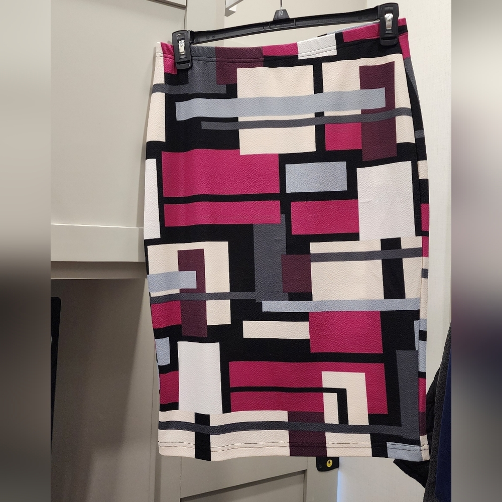 Geometric Patterned High Waist Skirt - Black, Pink, Gray - Picture 3 of 7
